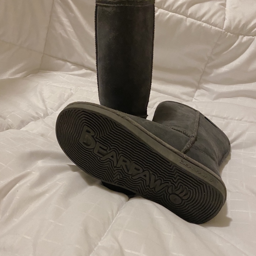 Bearpaw grey boots